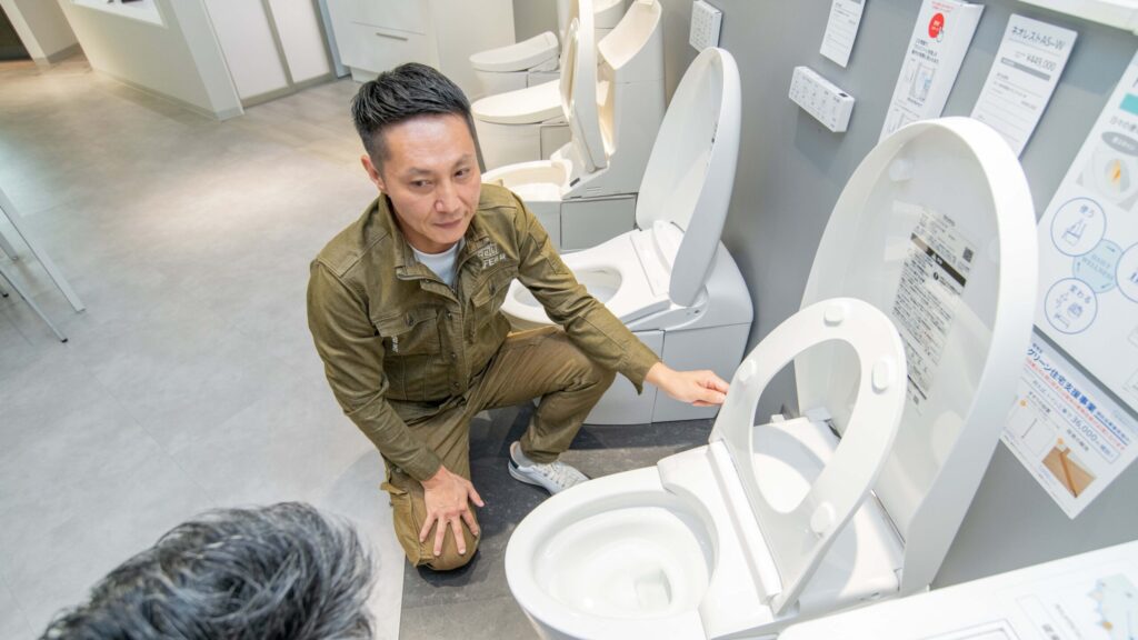 ショールームに並ぶトイレ