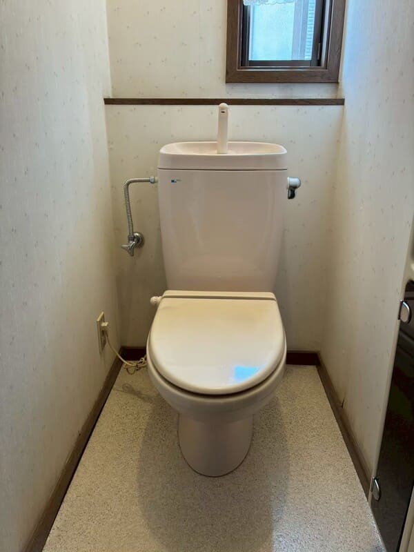 神奈川県秦野市_2Fトイレリフォーム_施工前