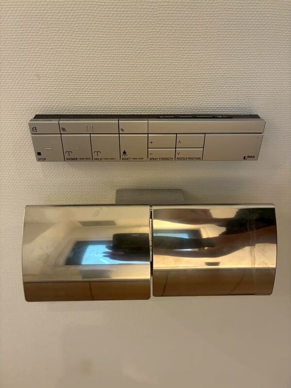 神奈川県横浜市_トイレ交換_リモコン施工前