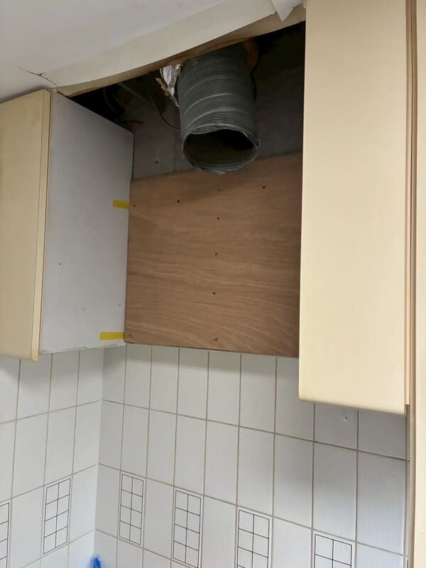 神奈川県横浜市_レンジフード交換_施工中