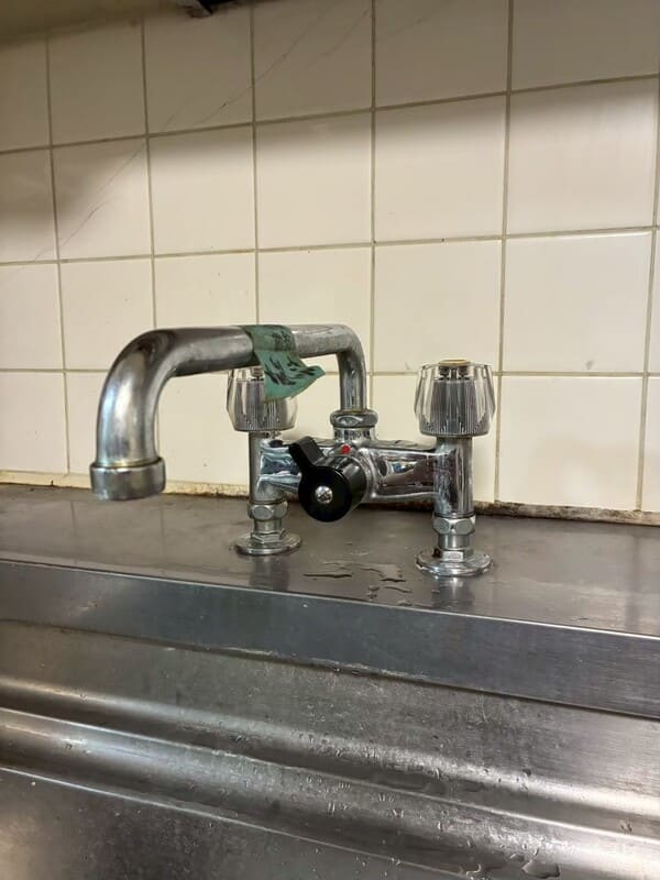 神奈川県横浜市_キッチン水栓交換_施工前