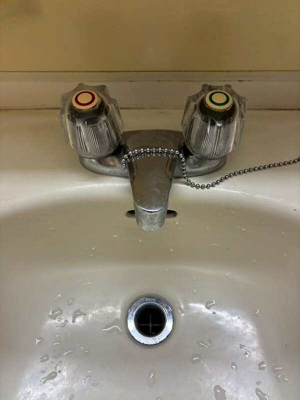 神奈川県横浜市_洗面台水栓交換_施工前