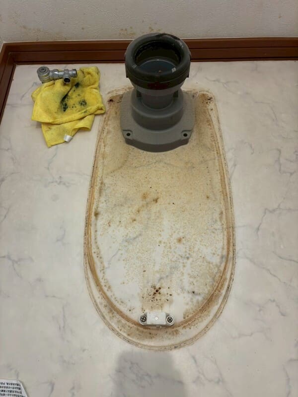 神奈川県大和市_トイレ本体交換_施工前本体外し