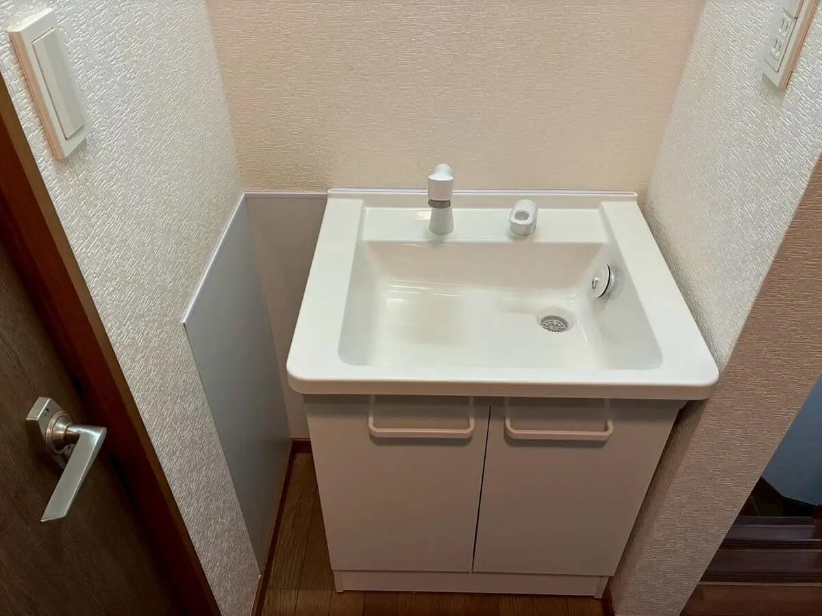 TOTO｜Vシリーズ｜お手頃なのに便利機能を備えた洗面化粧台 | 株式会社